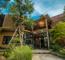 BoardingHouse Hotel โรงแรมบอร์ดดิ้งเฮ้าส์ สามพราน นครปฐม ห้องพักสไตส์โมเดิร์น อินดัสเทรียลล๊อฟ โรงแรมใกล้โรงเรียนนายร้อยตำรวจ ที่พักสามพรานราคาถูก ที่พักใกล้โรงเรียนนายร้อยตำรวจ โรงแรมใกล้โรงเรียน ภ.ป.ร.ราชวิทยาลัย โรงแรมสามพราน โรงแรมใกล้ฟาร์มจระเข้สามพราน โรงแรมนครปฐม บริการ 24 ชั่วโมง