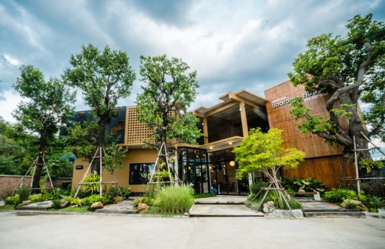 BoardingHouse Hotel โรงแรมบอร์ดดิ้งเฮ้าส์ สามพราน นครปฐม ห้องพักสไตส์โมเดิร์น อินดัสเทรียลล๊อฟ โรงแรมใกล้โรงเรียนนายร้อยตำรวจ ที่พักสามพรานราคาถูก ที่พักใกล้โรงเรียนนายร้อยตำรวจ โรงแรมใกล้โรงเรียน ภ.ป.ร.ราชวิทยาลัย โรงแรมสามพราน โรงแรมใกล้ฟาร์มจระเข้สามพราน โรงแรมนครปฐม บริการ 24 ชั่วโมง